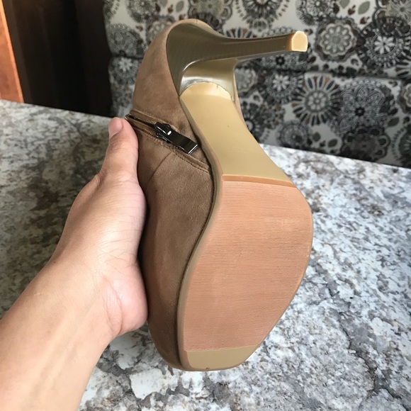 Woman’s boots - Picture 5 of 7